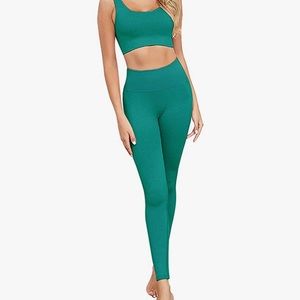 Ribbed green leggings